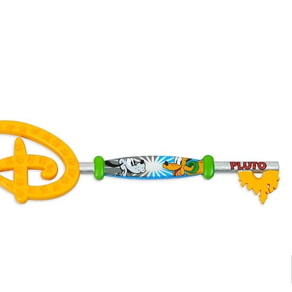 Disney Store Key Pluto 90th Anniversary & Key Pin
